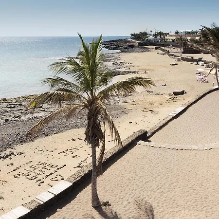 Conylanza Bastian Beach Lägenhet *