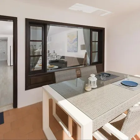 Conylanza Bastian Beach Lägenhet *