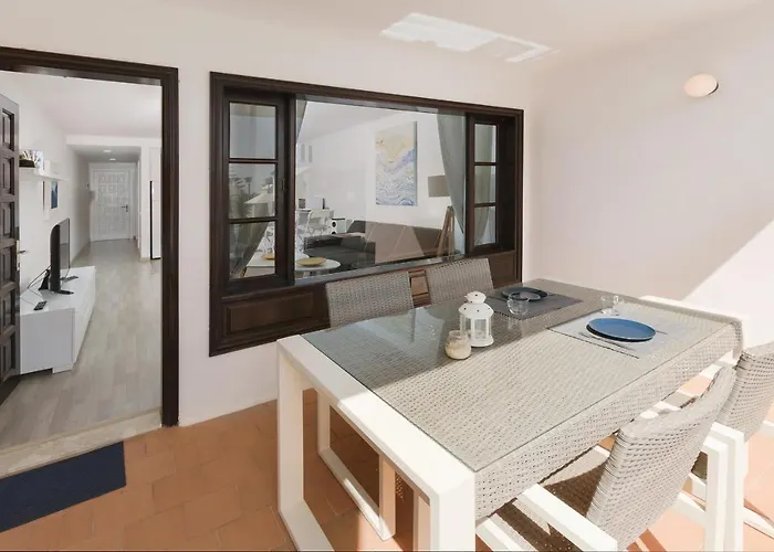 Conylanza Bastian Beach Apartamento *